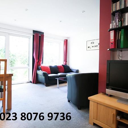 Honest University Apartment 2 Southampton Extérieur photo